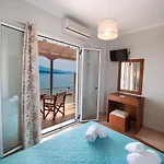 Irini Seaside Апартаменты *