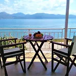 דירה Irini Seaside