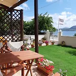 Апартаменты Irini Seaside *