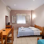 Irini Seaside Апартаменты *