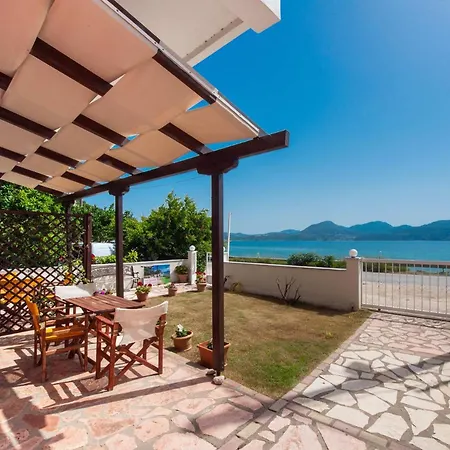 Irini Seaside Апартаменты