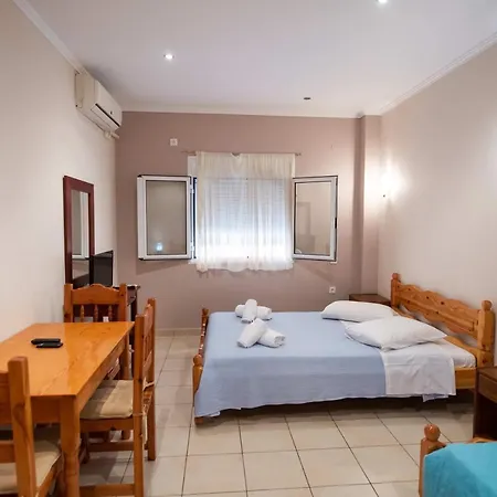 Irini Seaside Апартаменты *